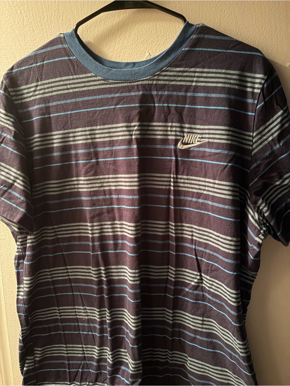 Nike Men’s Navy and Light Blue Striped Short Sleeve Tee